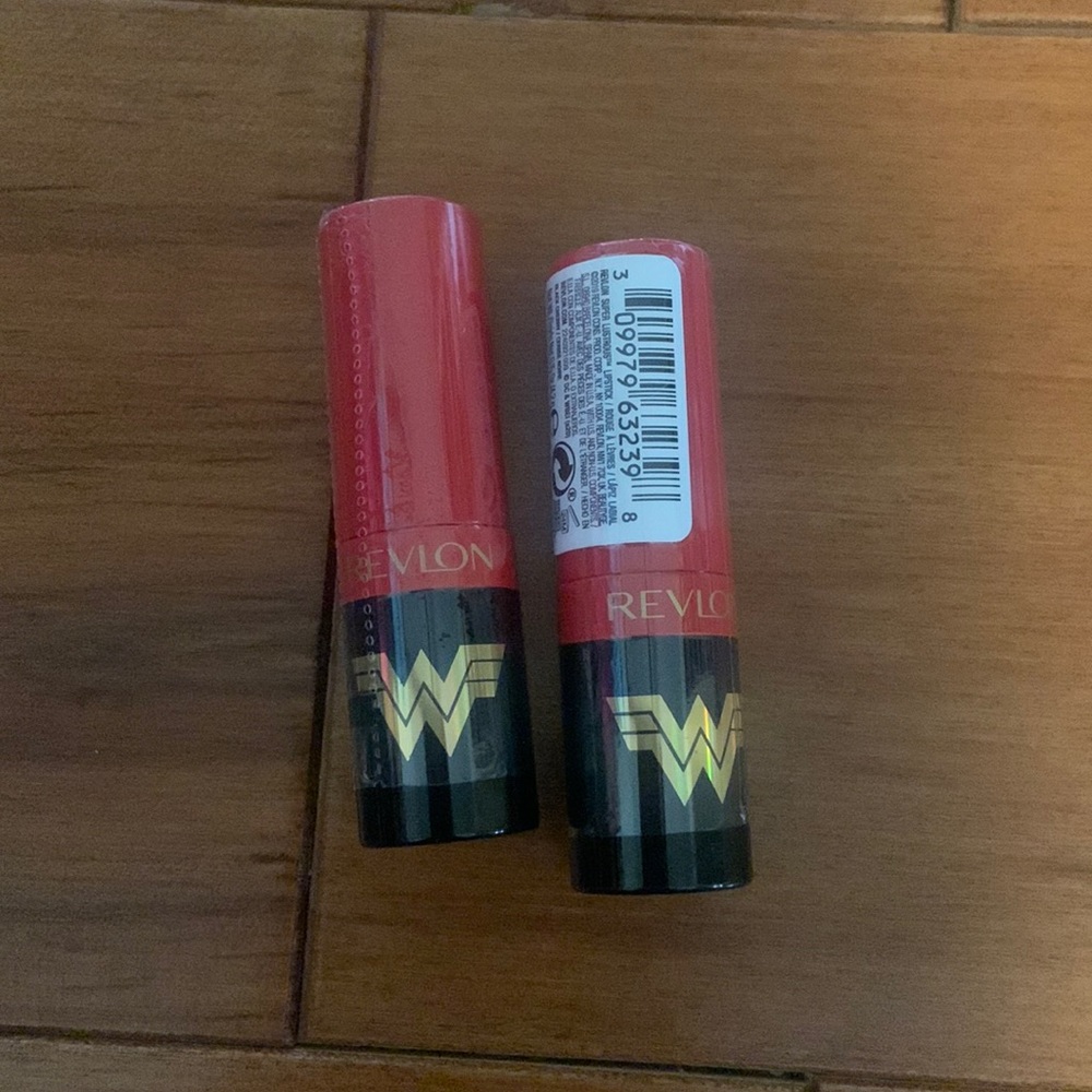 ❣️Revlon x Wonder Woman 84 Lipstick DC Comics❣️